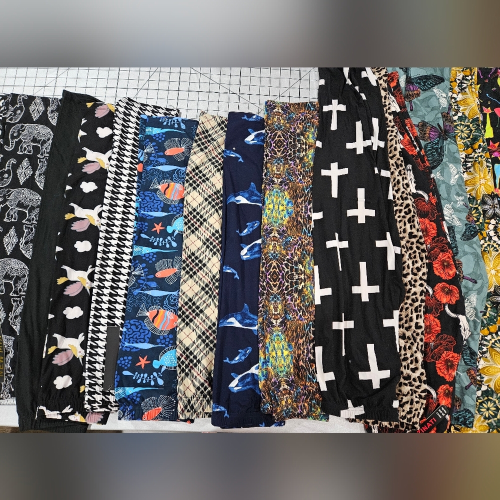 5 Pound Bundle Of Multi Printed Ladies Leggings. All S/M Size